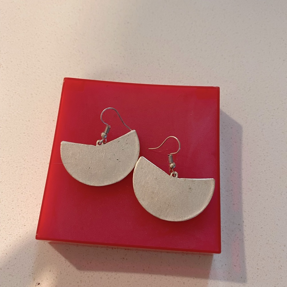 Short earrings